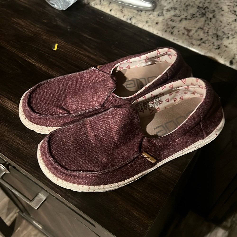 Slip on hey dudes